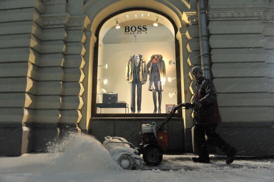 Снегопад продолжается в Москве