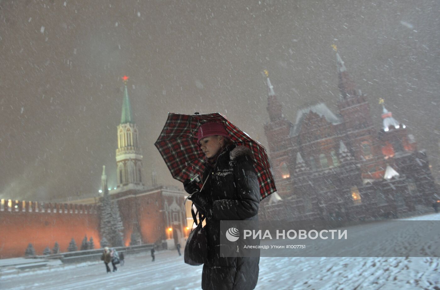 Снегопад продолжается в Москве
