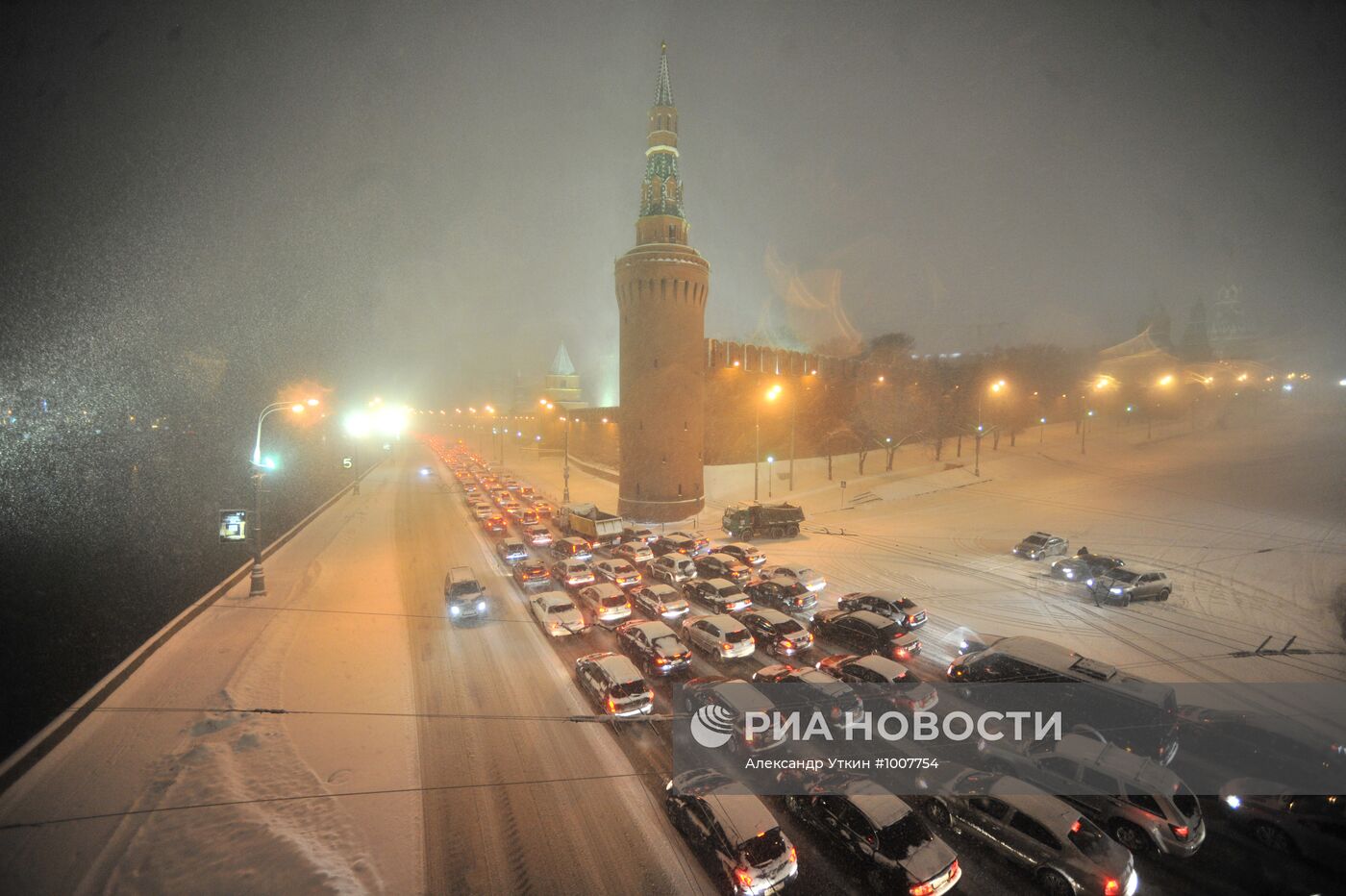 Снегопад продолжается в Москве