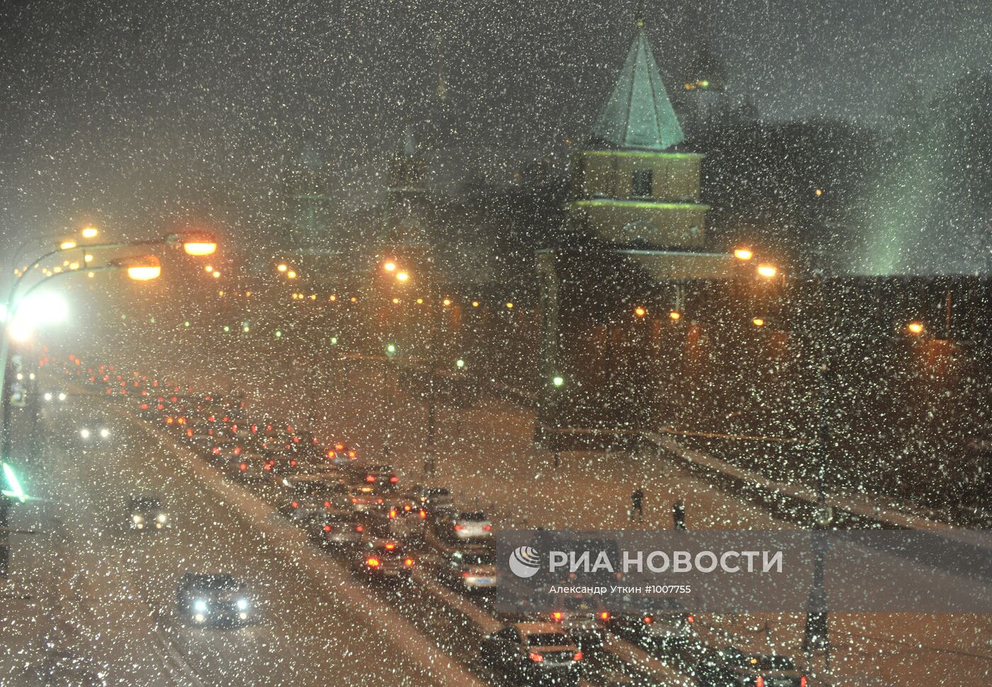 Снегопад продолжается в Москве