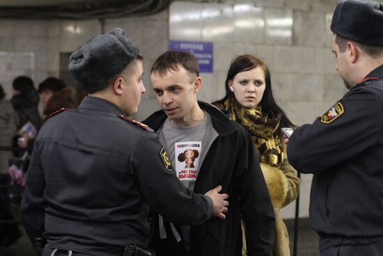 Флэшмоб в московском метро "Мой голос украли"