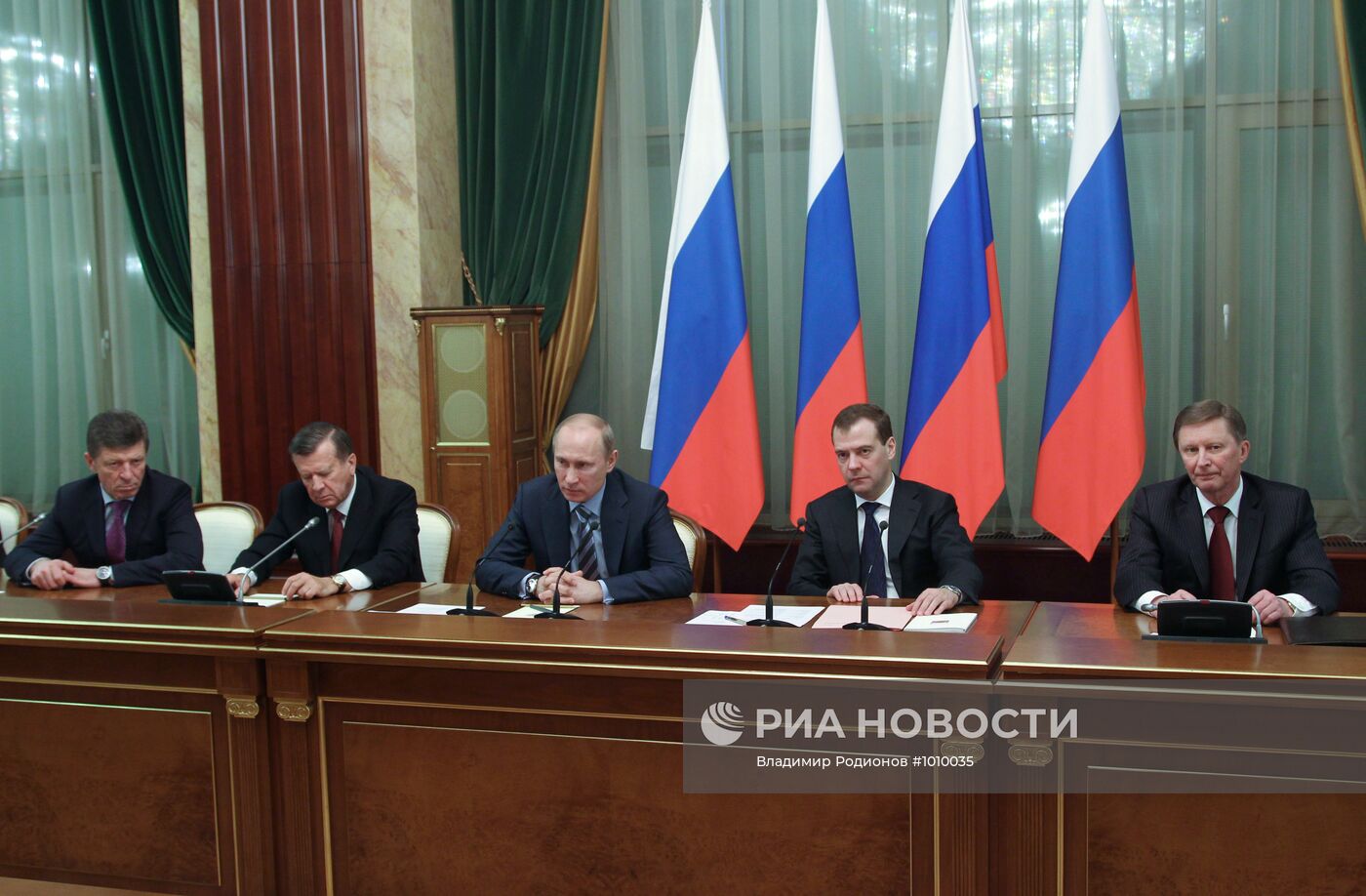 Д.Медведев принимает участие в заседании правительства РФ