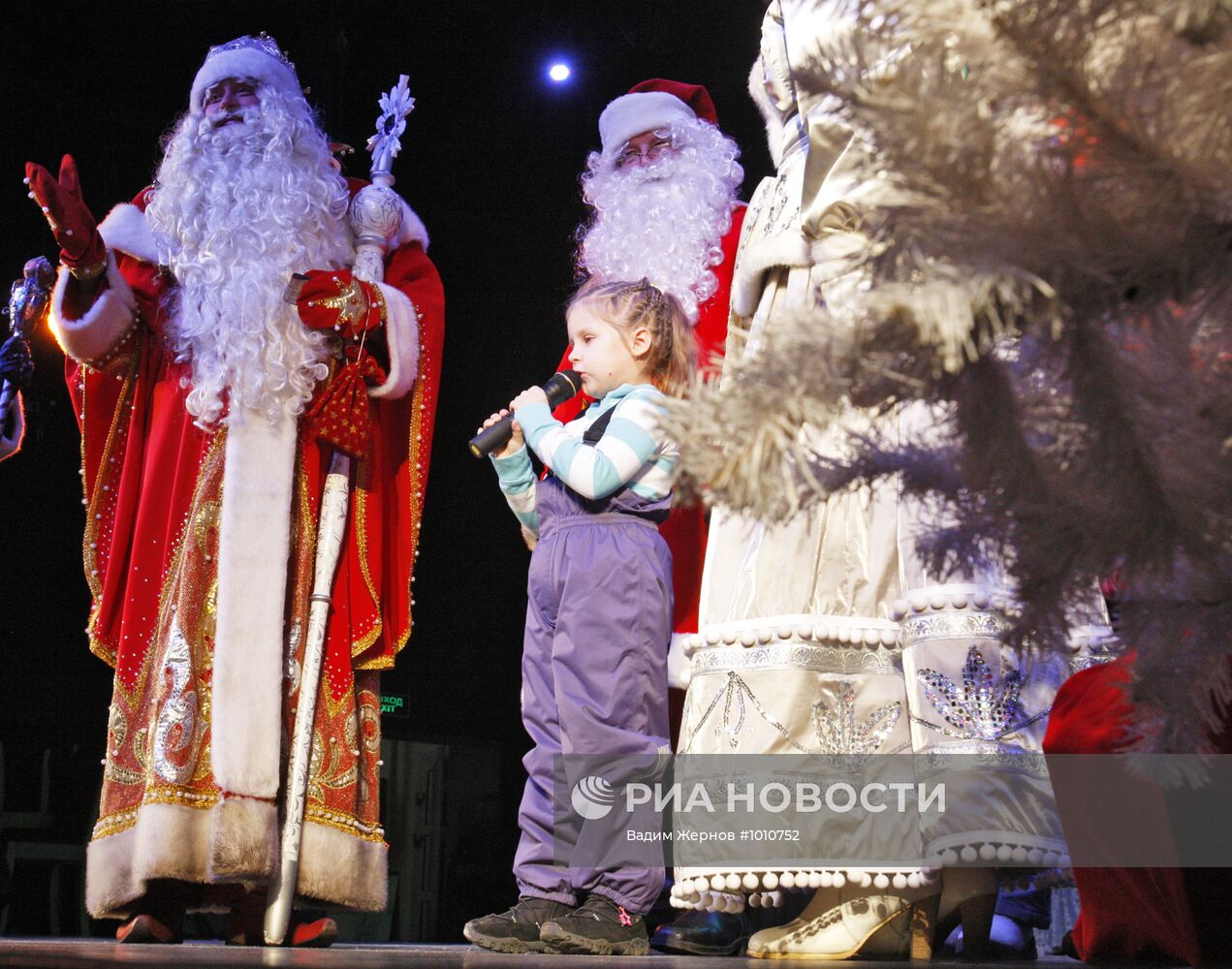 Встреча эстонского Рождественского деда и Деда Мороза в Выборге