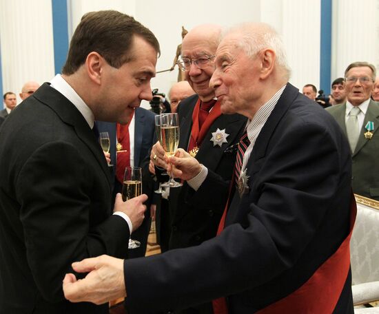 Д.Медведев вручил госнаграды в Кремле