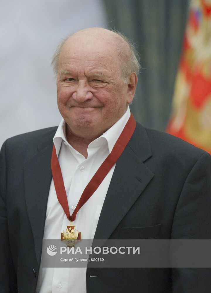 Д.Медведев вручил госнаграды в Кремле