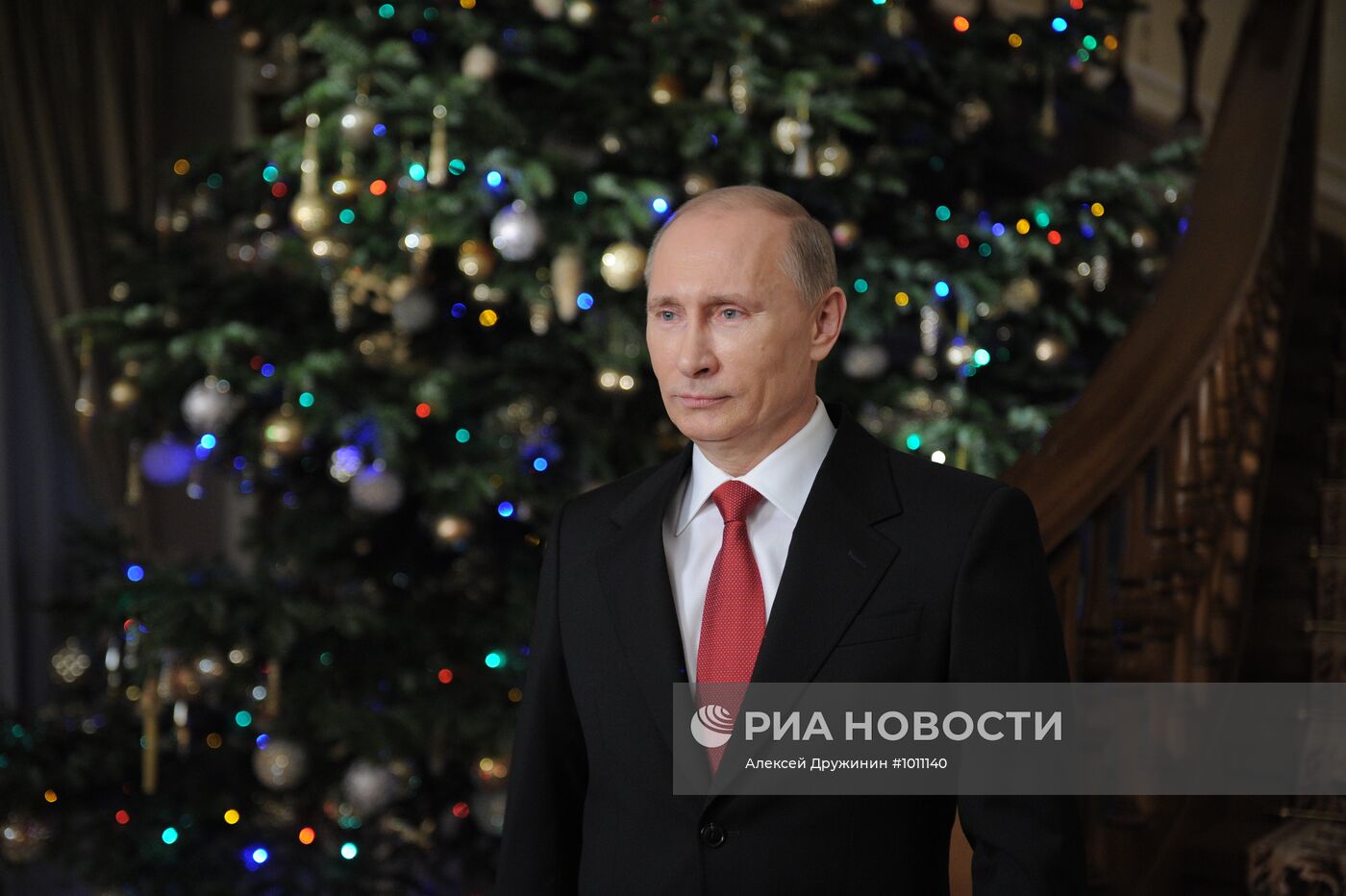 Владимир Путин поздравляет россиян с наступающим Новым годом