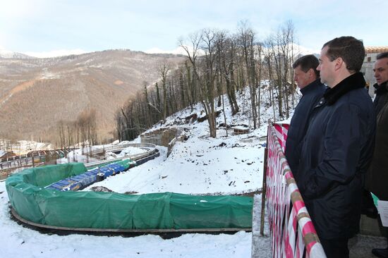 Д.Медведев осмотрел объекты, строящиеся к Олимпиаде 2014