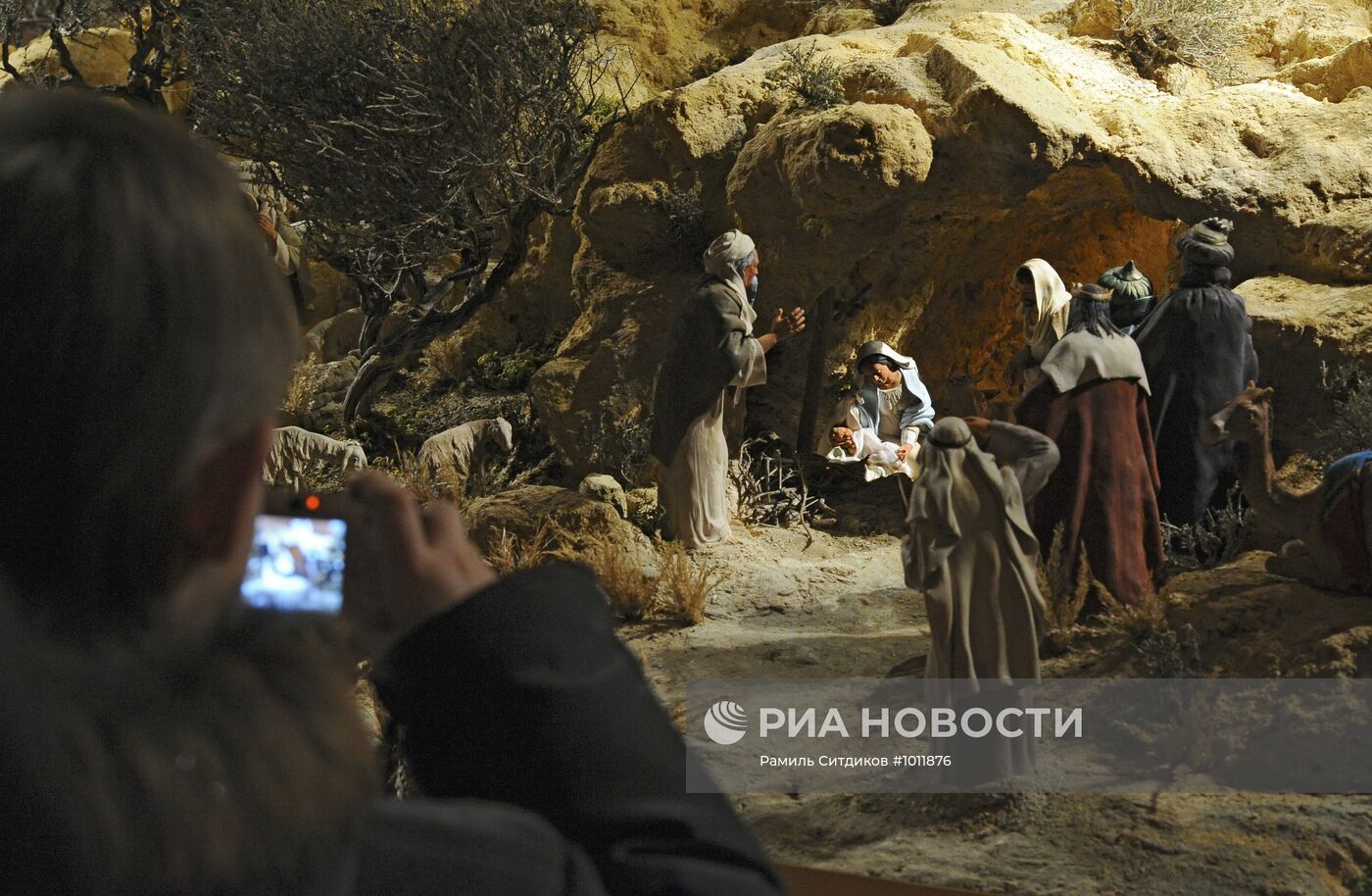 Выставка вертепов в Храме Христа Спасителя в Москве