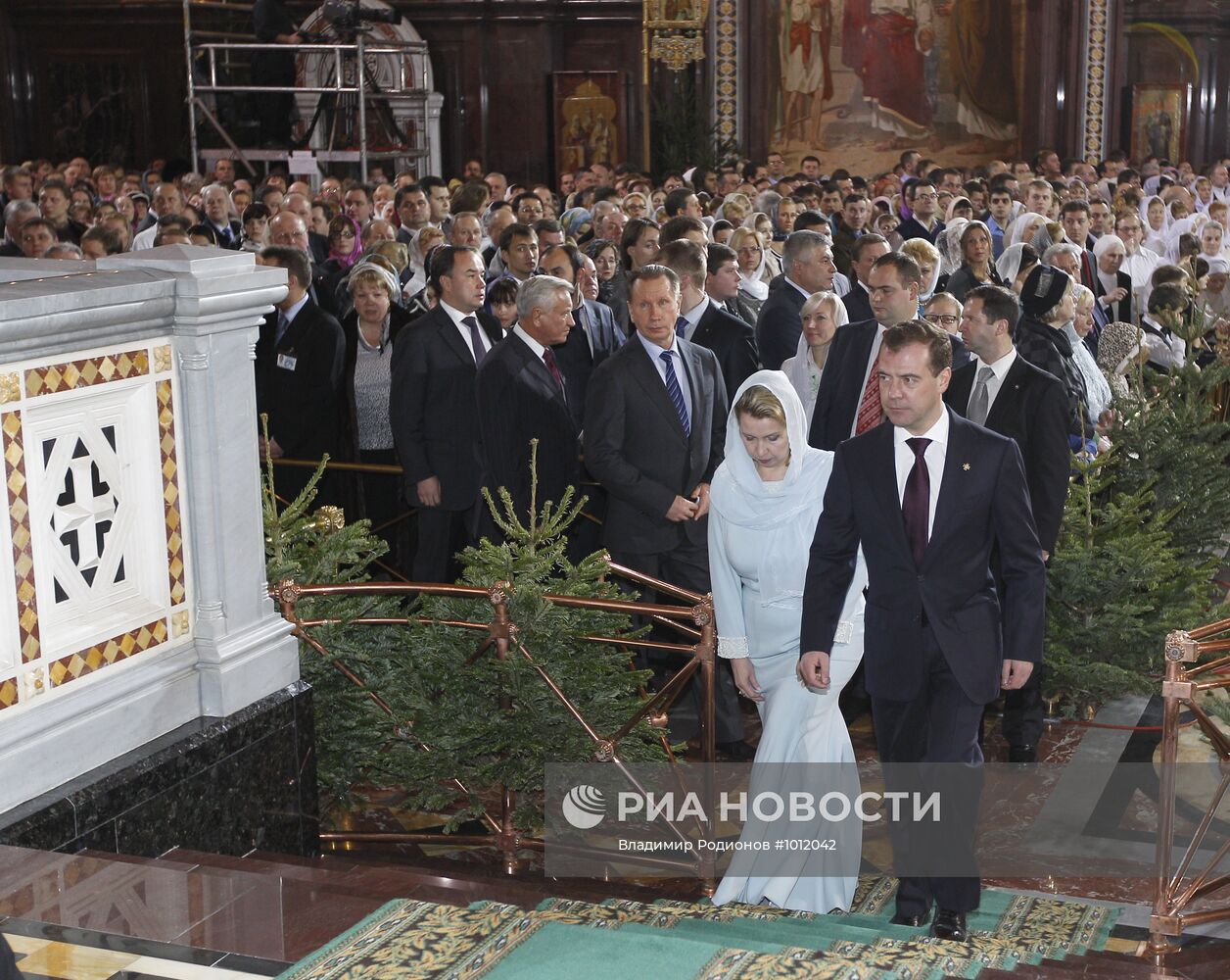 Д.Медведев на Рождественской службе в храме Христа Спасителя