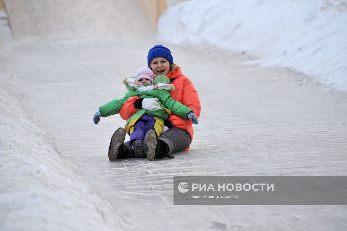 Зимний отдых горожан в ЦПКиО им. Маяковского в Екатеринбурге