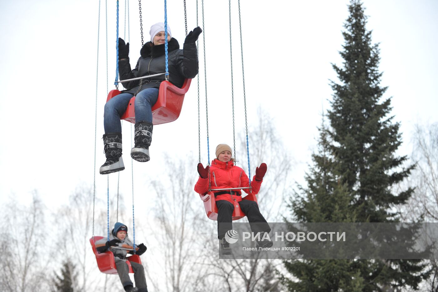 Зимний отдых горожан в ЦПКиО им. Маяковского в Екатеринбурге