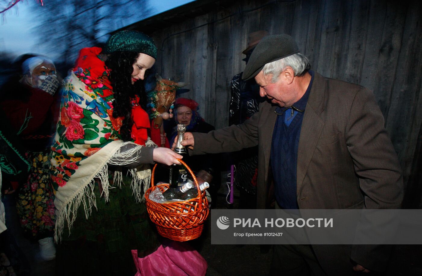 Рождественские колядки в белорусской деревне Лобча