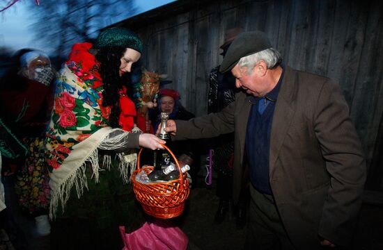 Рождественские колядки в белорусской деревне Лобча