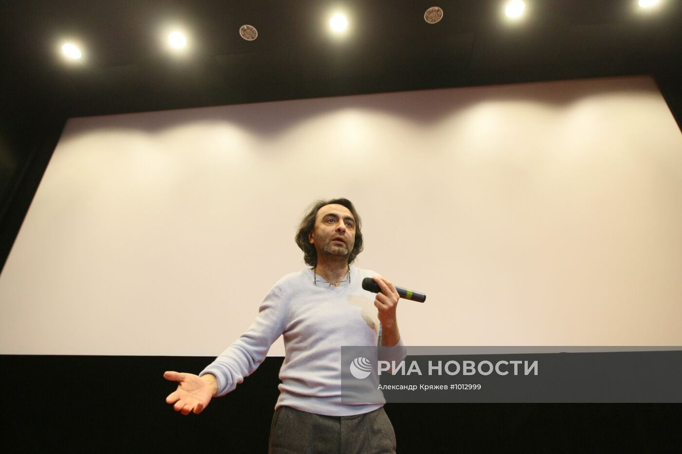 Пресс-конференция режиссера Джаника Файзиева в Новосибирске