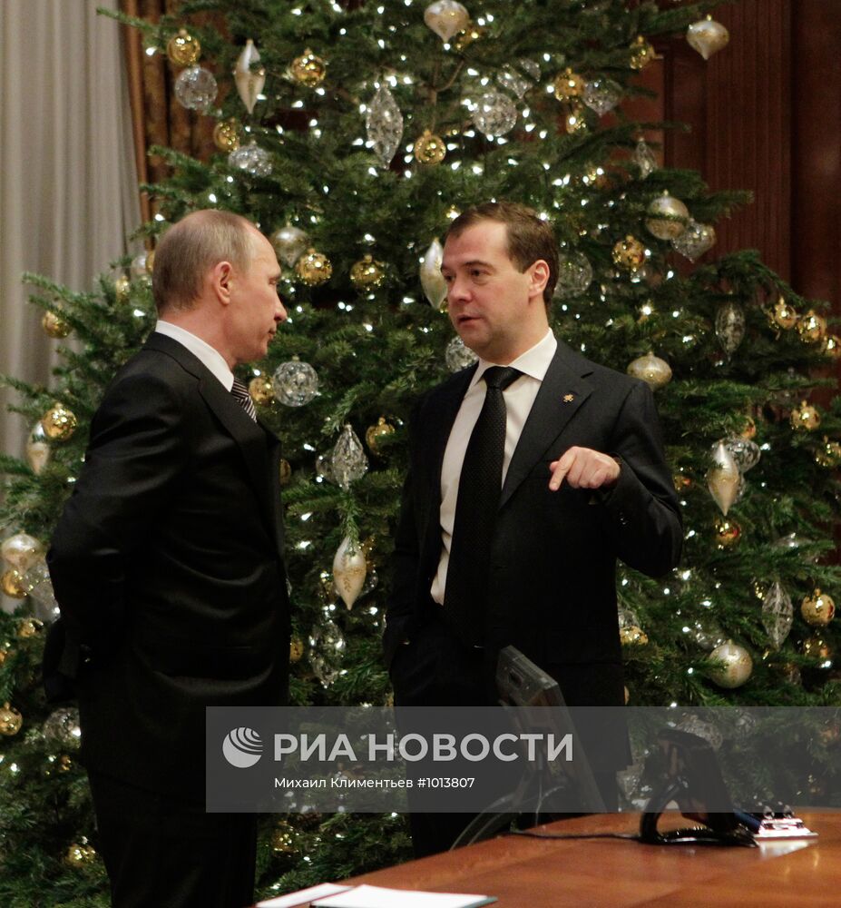 Д.Медведев проводит заседание Совета безопасности РФ