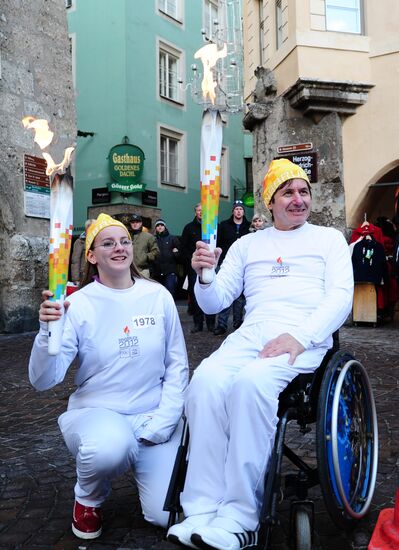 Эстафета олимпийского огня на открытии Олимпиады в Инсбруке