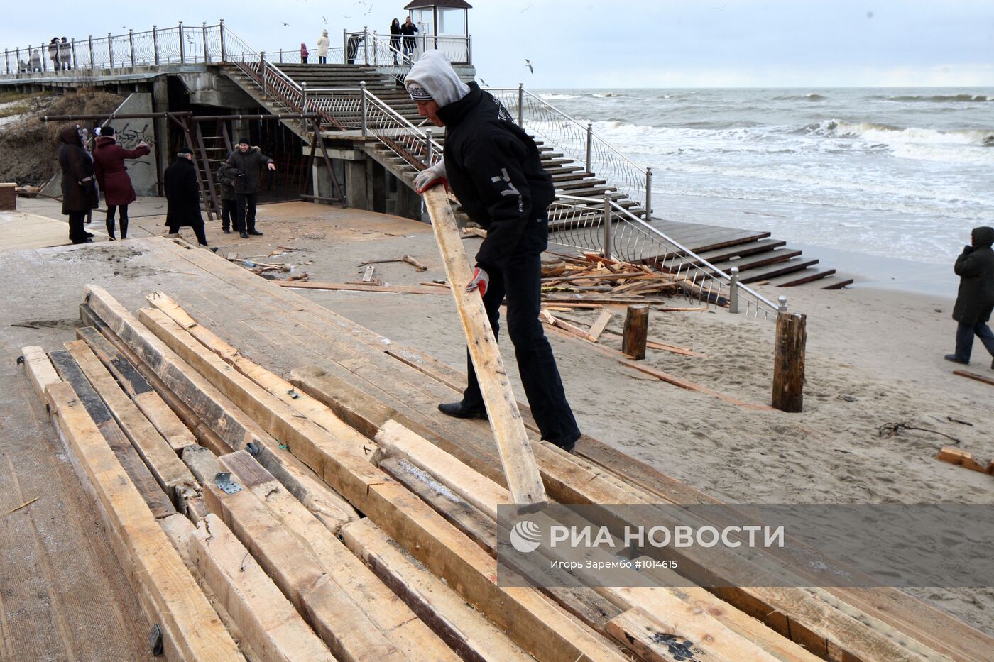 Шторм в Калининградской области нанес ущерб побережью