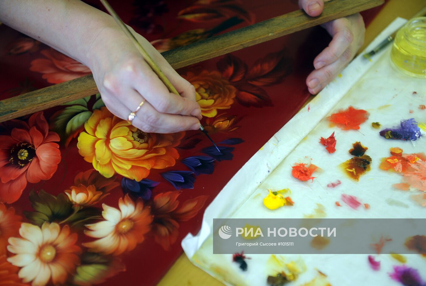 Работа Жостовской фабрики декоративной росписи