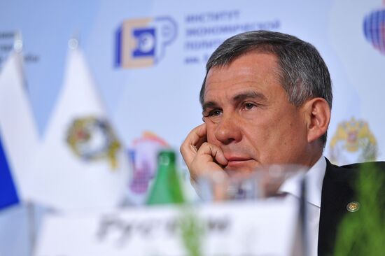 Гайдаровский форум - 2012. День первый