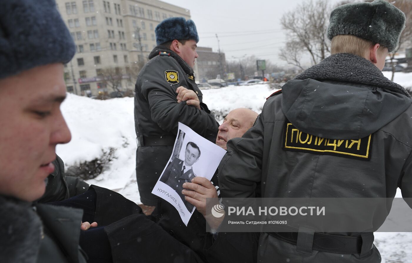 Акция "Забери тебя коррупция!" возле здания МВД РФ