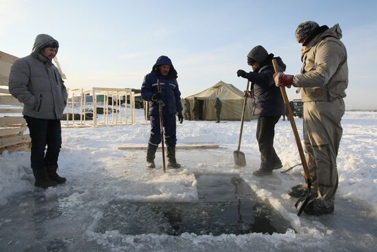 Подготовка к Крещенским купаниям в Новосибирске
