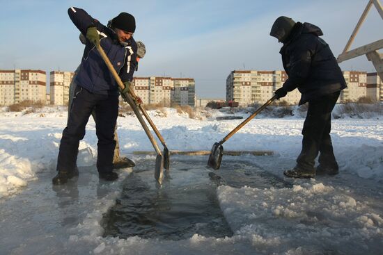 Подготовка к Крещенским купаниям в Новосибирске