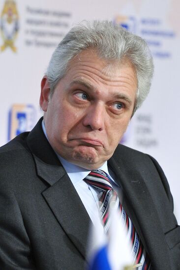 Гайдаровский форум - 2012. День первый