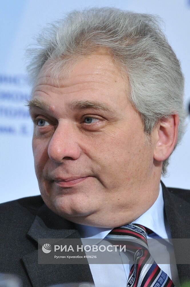 Гайдаровский форум - 2012. День первый