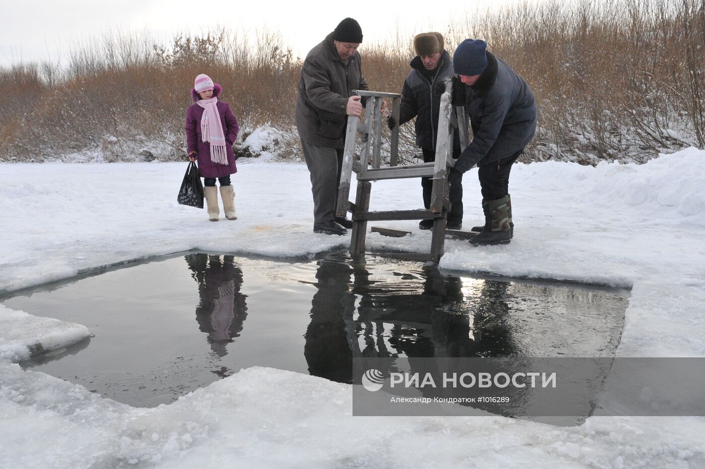 Подготовка к Крещенским купаниям в Челябинске