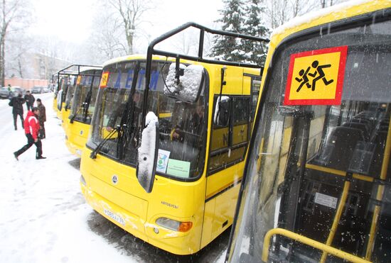Передача детских автобусов школам Калининграда