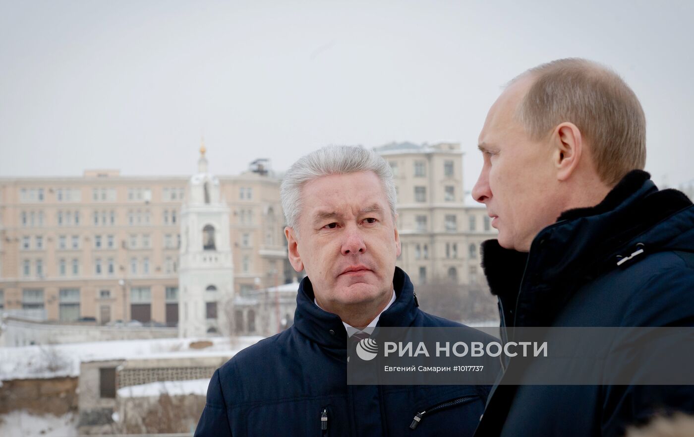 Путин и Собянин посещают территорию бывшей гостиницы "Россия"