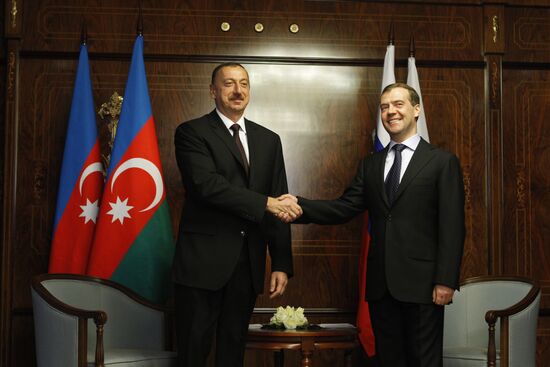 Д.Медведев встретился с И.Алиевым