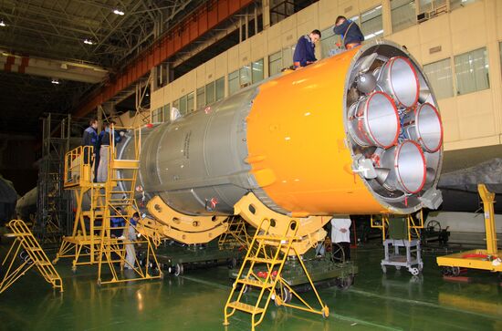 Подготовка к запуску транспортного корабля "Прогресс М-14М"