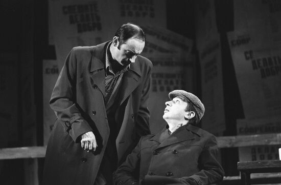 Сцена из спектакля "Спешите делать добро"