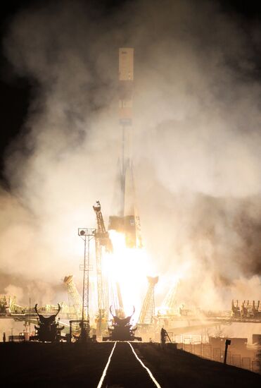 Запуск ракеты "Союз-У" с грузовым кораблем "Прогресс М-14М"