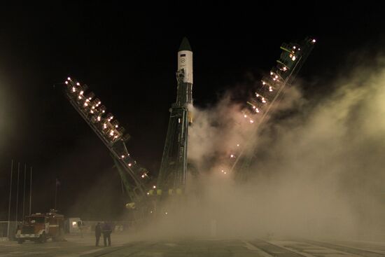 Запуск ракеты "Союз-У" с грузовым кораблем "Прогресс М-14М"