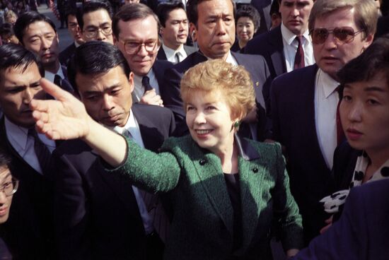 Р.М. Горбачева с жителями Токио