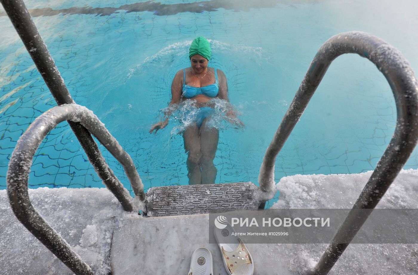 Открытый бассейн спорткомплекса 