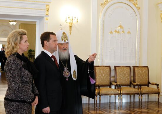 Д.Медведев поздравил патриарха Кирилла с трехлетием интронизации