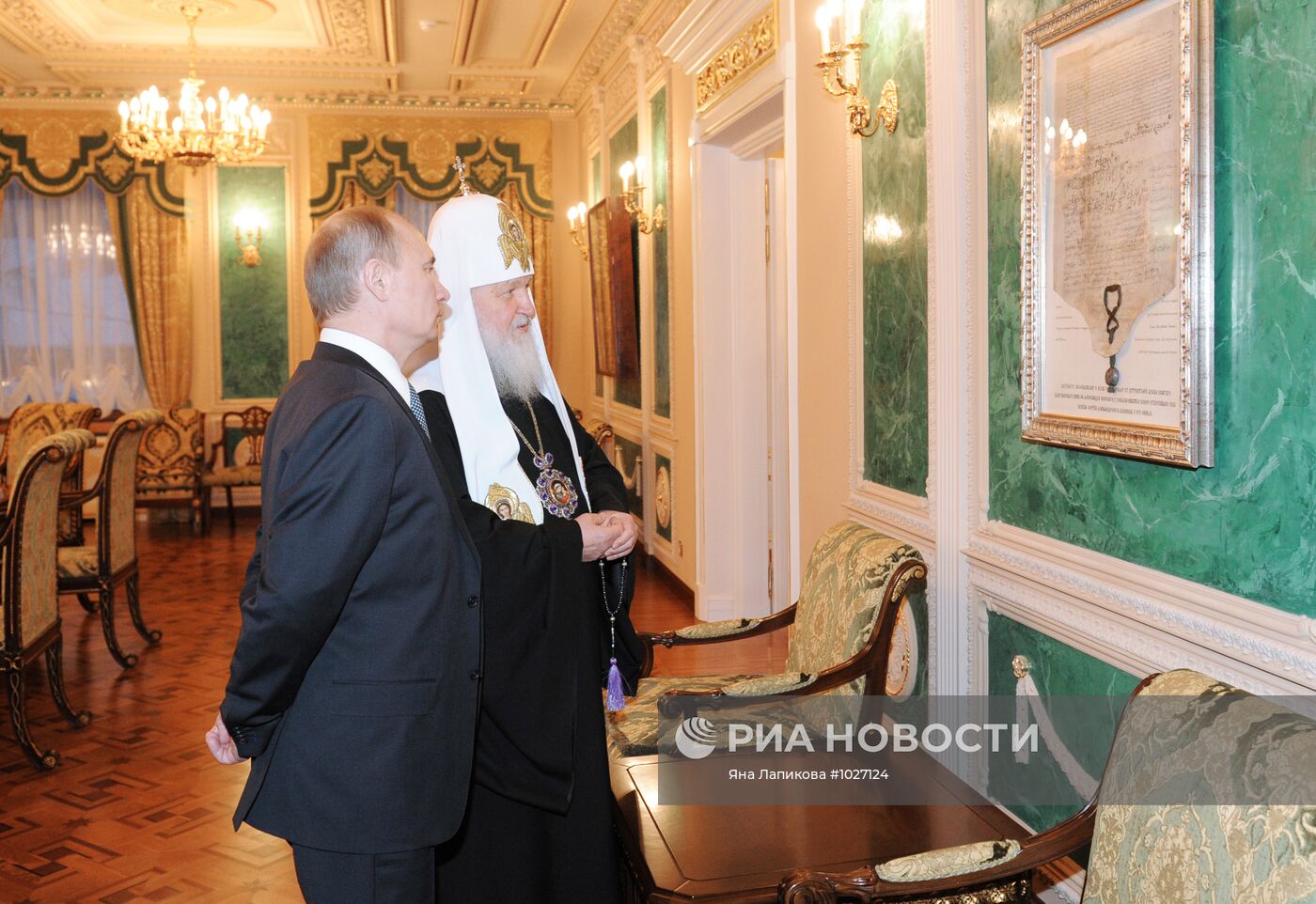 В.Путин поздравил патриарха Кирилла с трехлетием интронизации