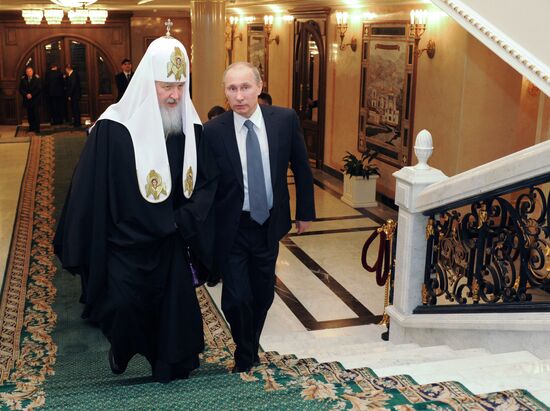 В.Путин поздравил патриарха Кирилла с трехлетием интронизации