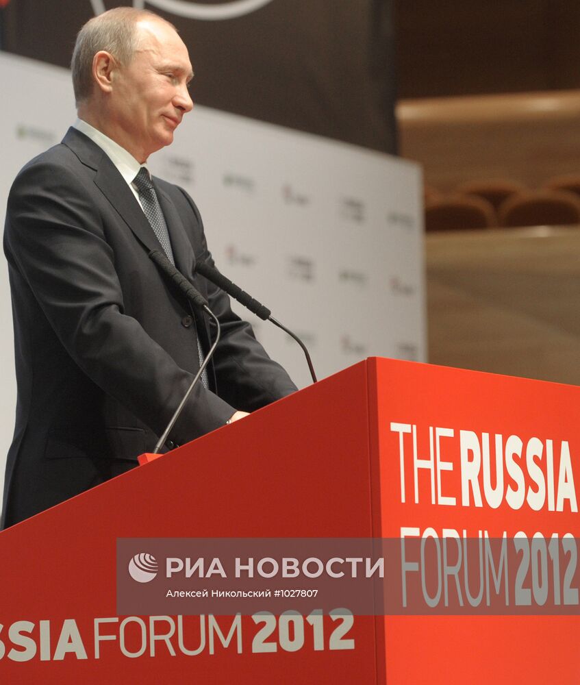 Владимир Путин на инвестиционном форуме "Россия 2012" в Москве