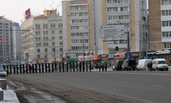 Подготовка к шествию "За честные выборы" на Калужской площади