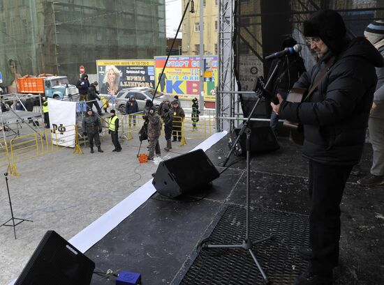 Подготовка к митингу "За честные выборы" на Болотной площади