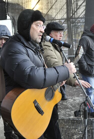 Подготовка к митингу "За честные выборы" на Болотной площади