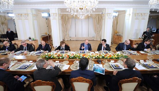 Встреча Владимира Путина с политологами в Ново-Огарево