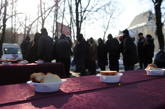 Акция по выдаче питания лицам без определенного места жительства