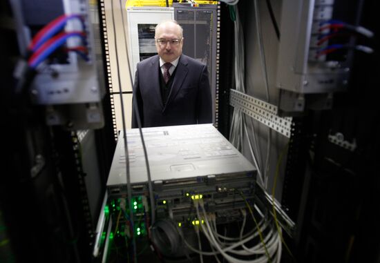 Установка ПАК на избирательном участке в Санкт-Петербурге