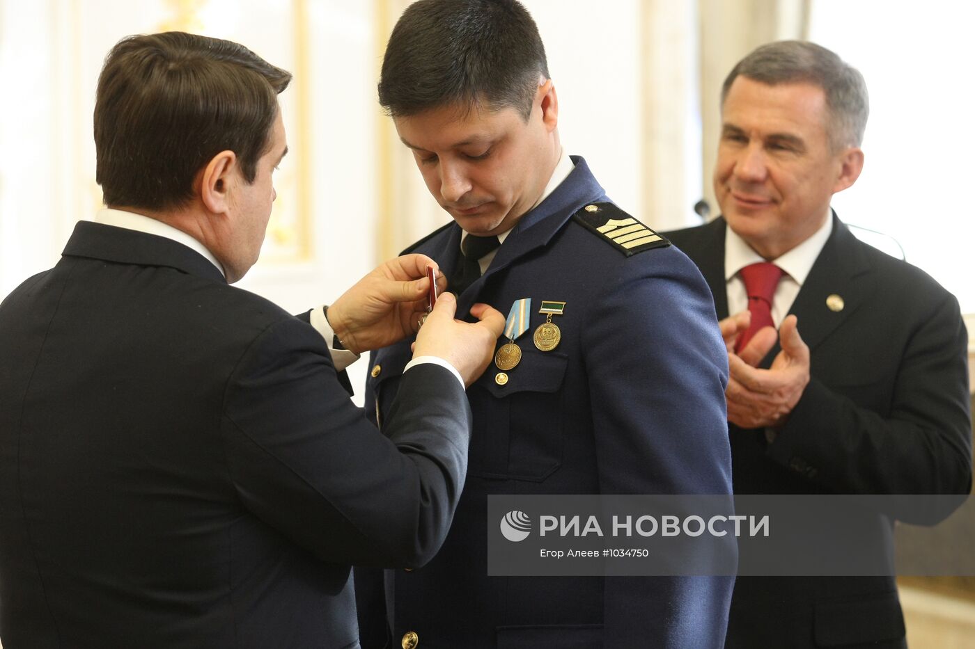 Церемония награждения членов экипажа теплохода "Арабелла"