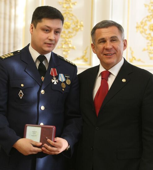 Церемония награждения членов экипажа теплохода "Арабелла"